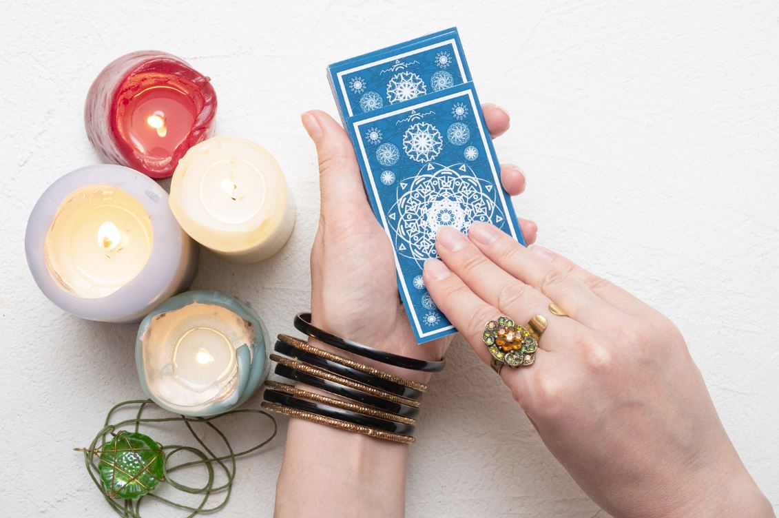 Reading Your Own Tarot Cards - Psychics Free